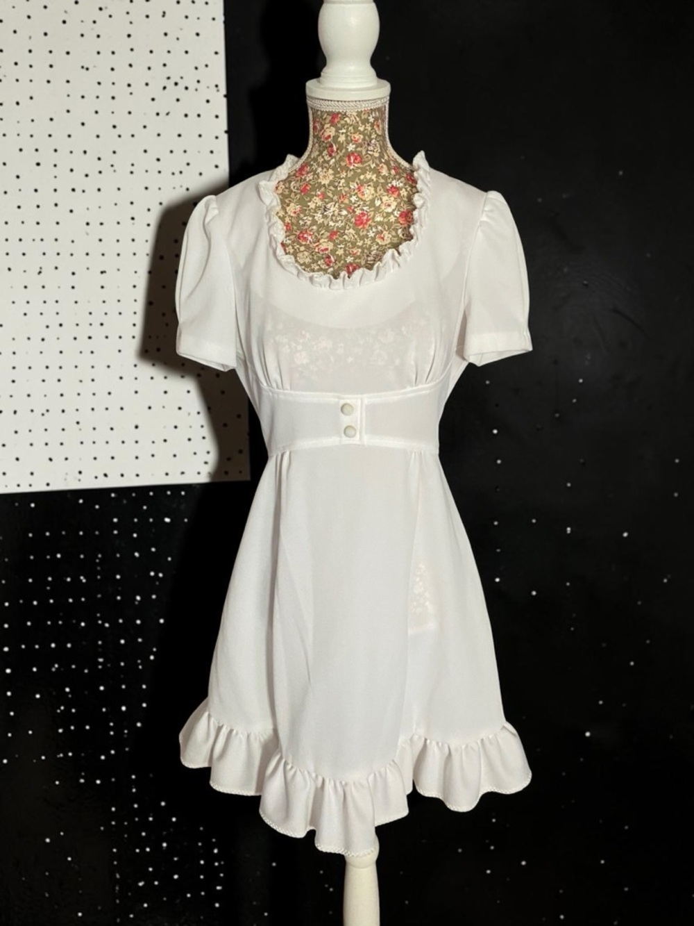 Staccato White Ruffled Short Dress with Buttoned Waist